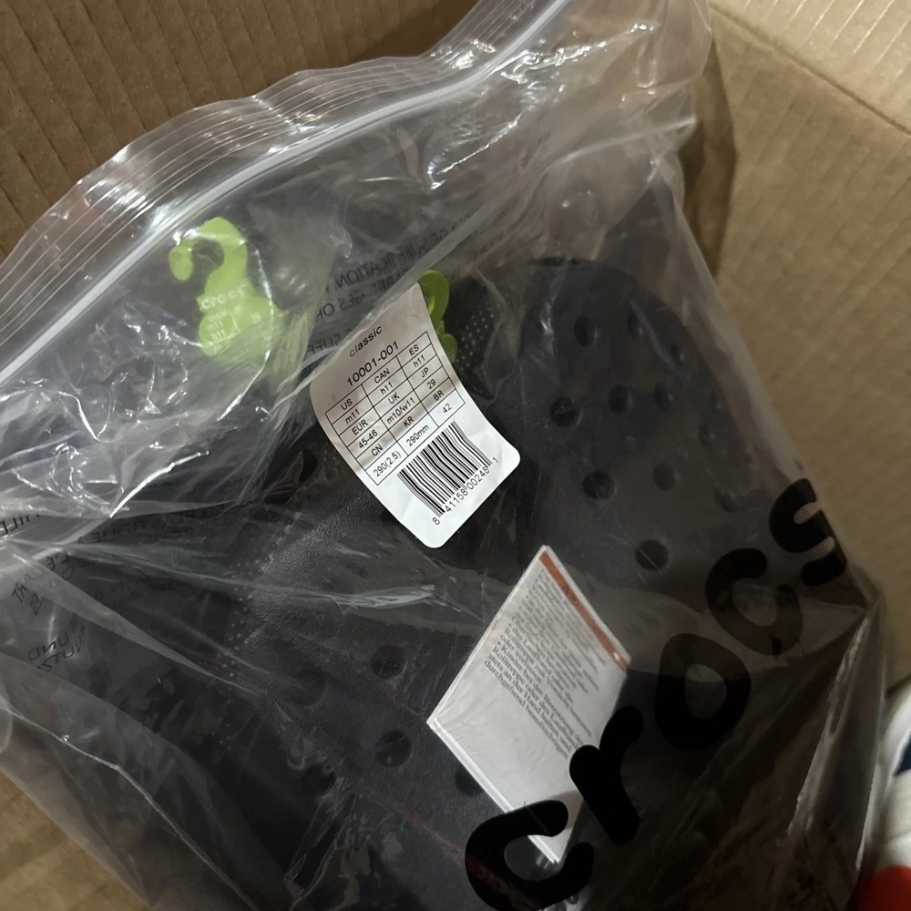 CROCS UNISEX ADULT CLASSIC CLOG SIZE: MEN 11 WOMEN 13 (M10 EU M45) - BLACK - Picture 4 of 4